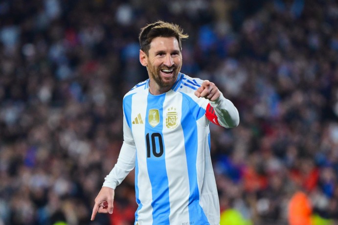 argentina-fans-revel-in-their-copa-america-triumph-a-brief-respite-from-their-countrys-crises-big-0